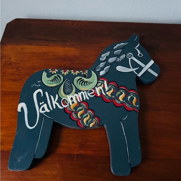 Hand painted vintage Swedish dala horse Valkomen welcome sign - Picture 8 of 10